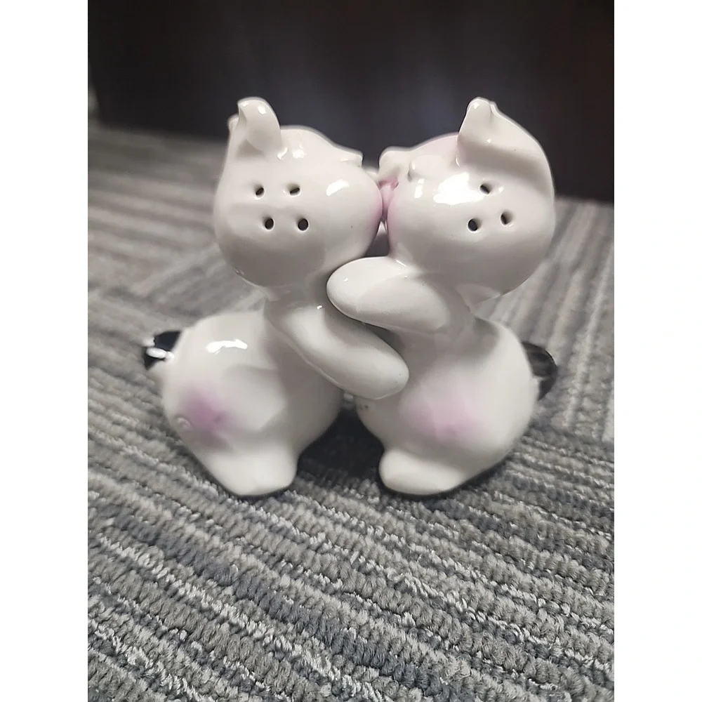 Vintage Salt & Pepper Shakers Hugging Bunnies Vantellingen Bunny Hug‎